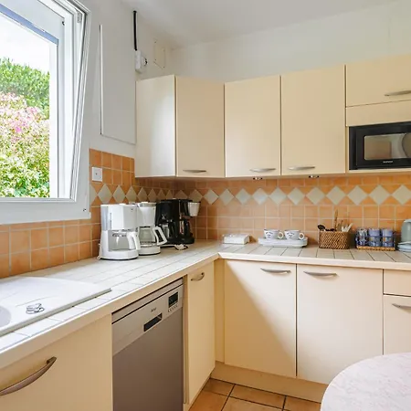 Le Grillon 3* La Brée-les-Bains