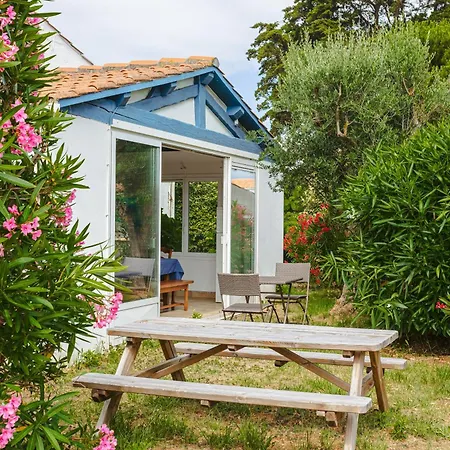 Le Grillon Bed & Breakfast