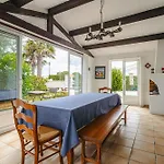 Le Grillon Bed & Breakfast 3*