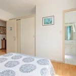 Oda ve Kahvaltı Le Grillon 3*